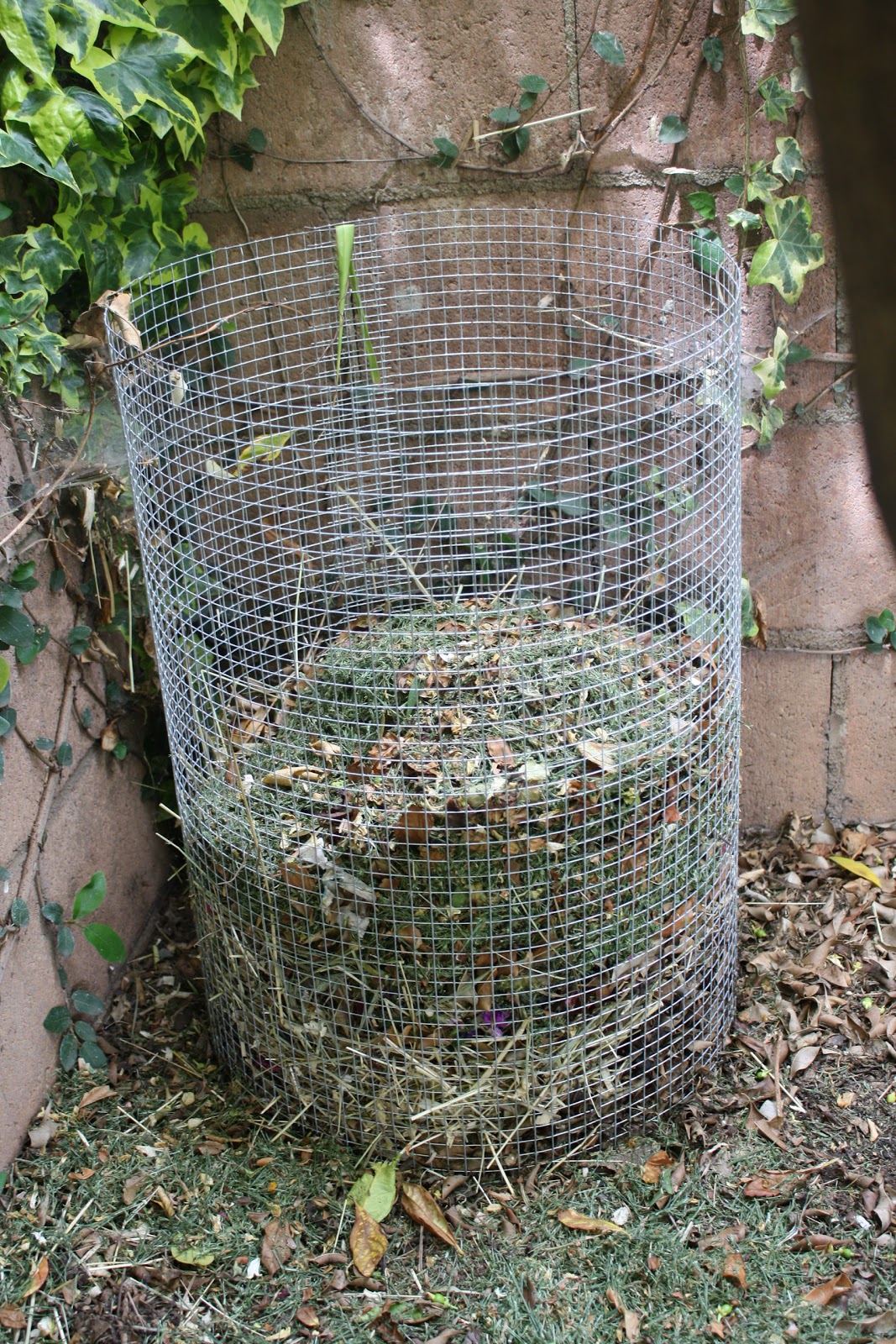 Sunny Simple Life Make Your Own Compost Holder